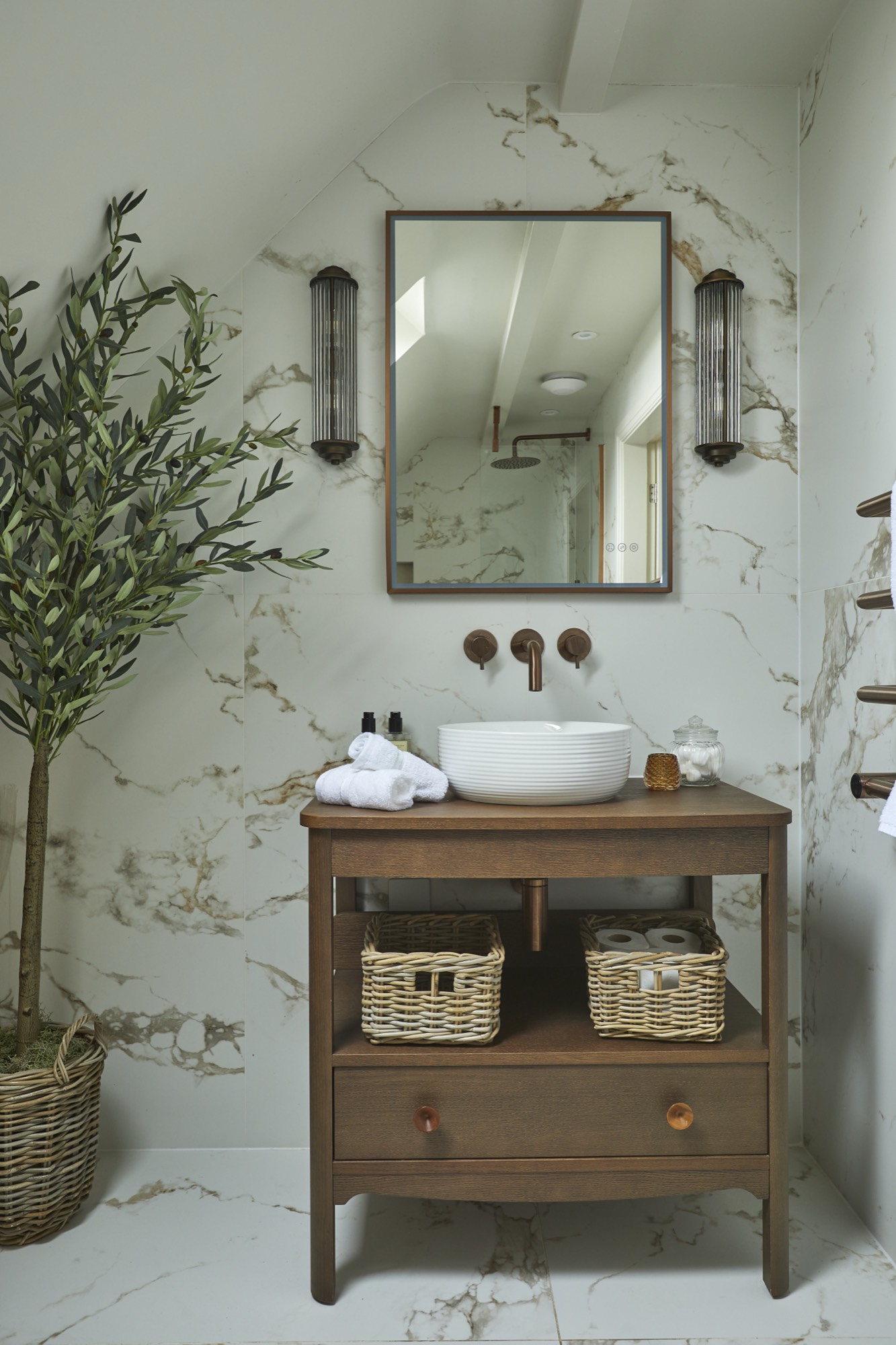 The marble en suite of the Master Suite at Warren House