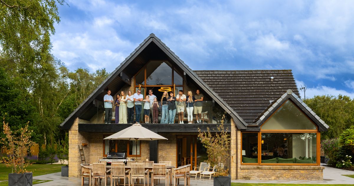 The whole group waving from the balcony of Warren House