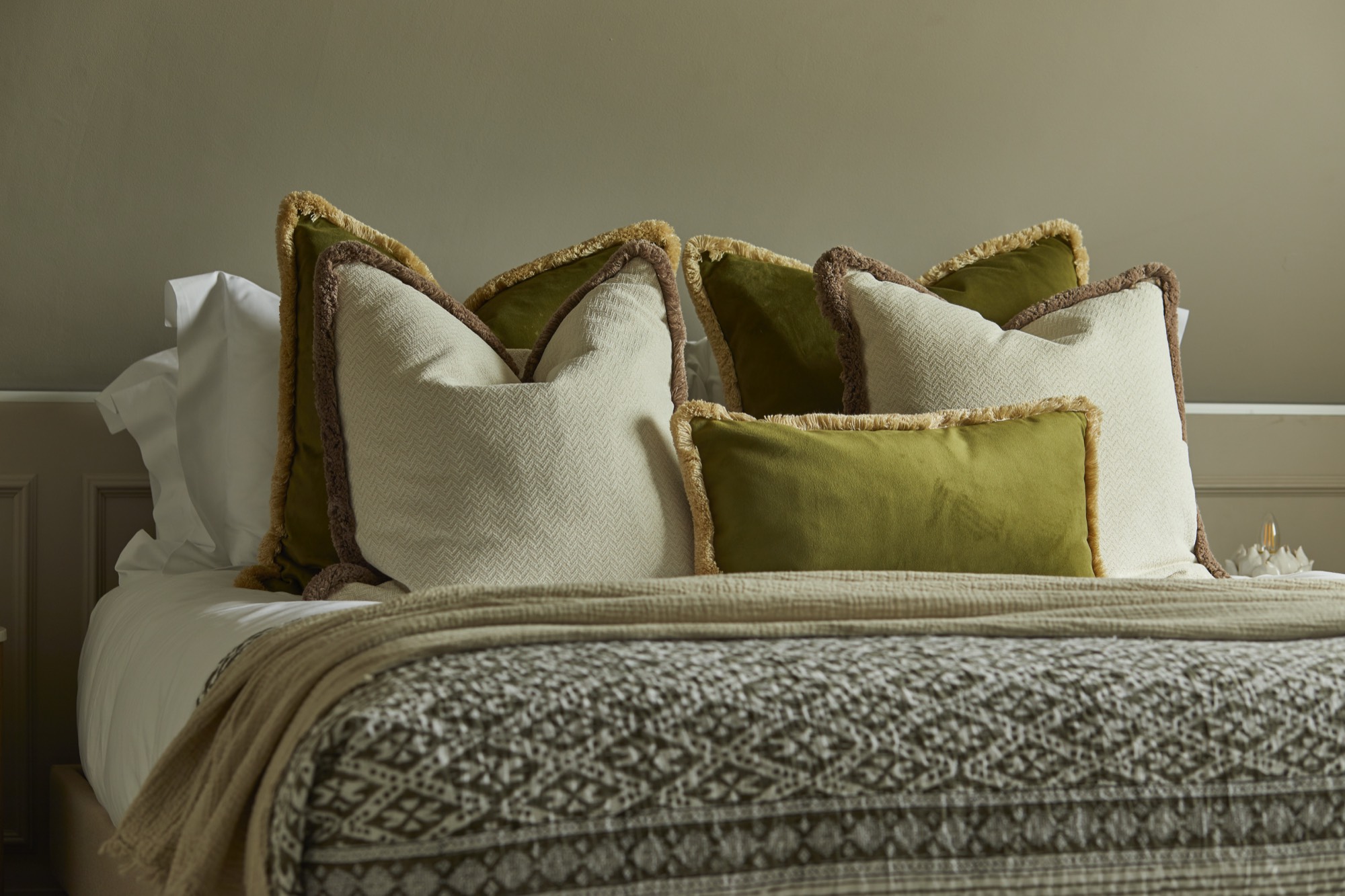 The Leaf Room at Warren House, a calm neutral bedroom with its own en suite