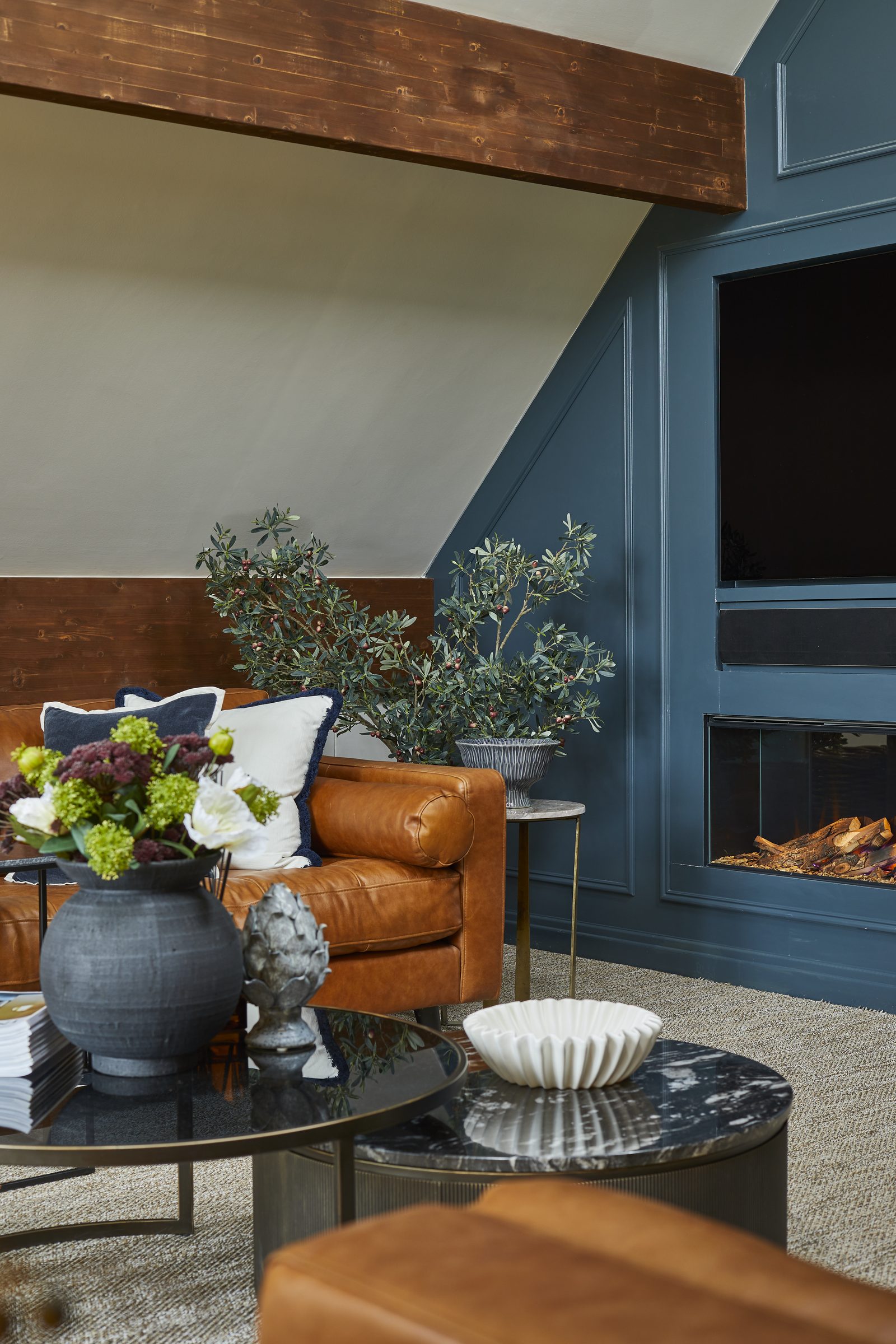 Warren House — living room exposed beams a je