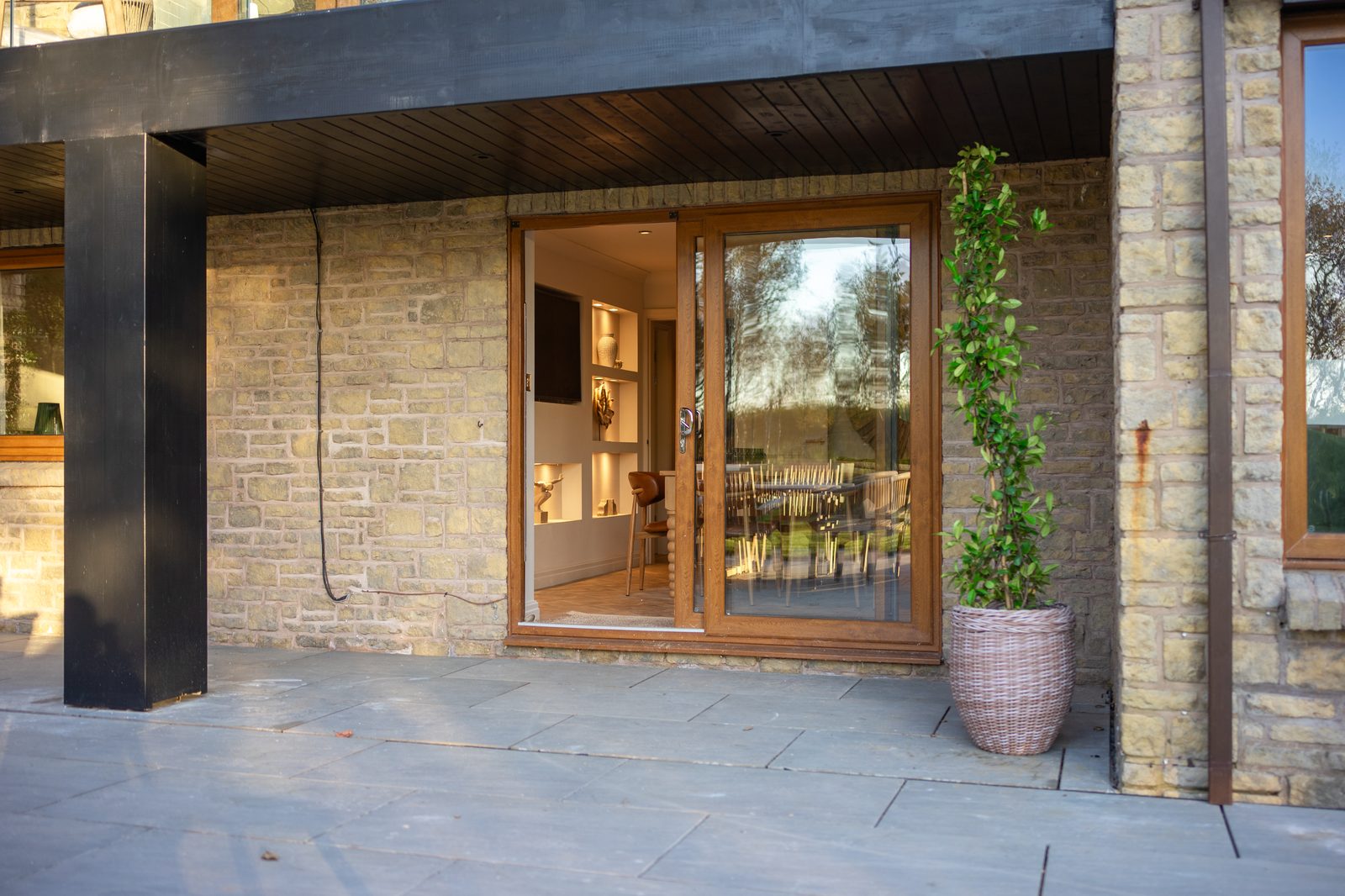 Warren House — patio covered terrace a rk